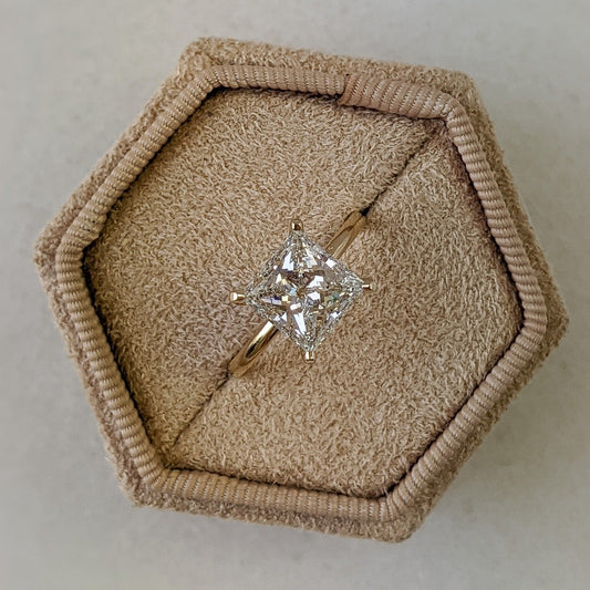 2.56 CT Princess Cut Lab-Grown Diamond Engagement Ring – Solitaire Setting, Brilliant Sparkle.