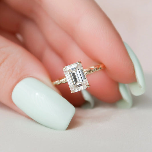 2.0 CT Emerald Twisted Band & Solitaire Moissanite Engagement Ring.